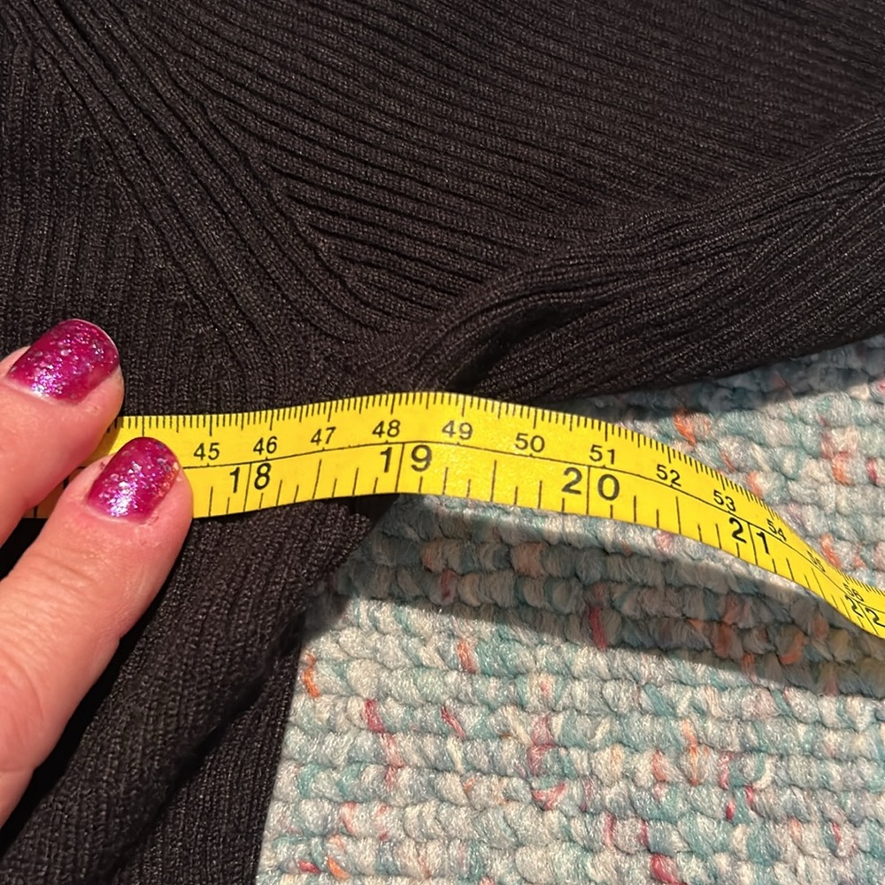 Ladies size XXL Ribbed Mock Neck Sweater with Cutout at the Back - Picture 7 of 10